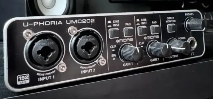 INTERFACE DE ÁUDIO BEHRINGER 
