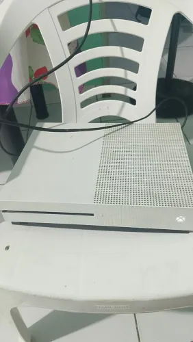 Vende- se esse vídeo game Xbox one de 500 GB acompanhar 1 jogo FIFA 19 