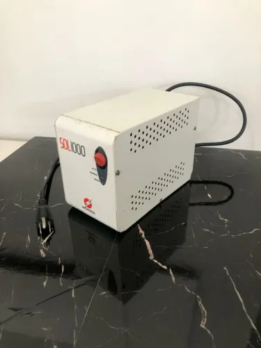 Estabilizador de tensão da Microsol, modelo SOL 1000.