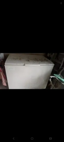 Vendo freezer de uma porta conservado.