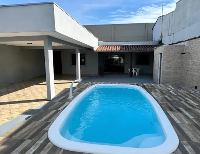 Locação Anual - Casa com 3 dormitórios e 3 vagas - Balneário Camboriú