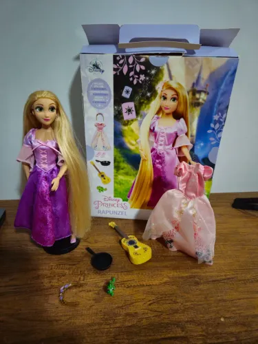 Princesa Disney Store Rapunzel com cenário e figurino Ed
