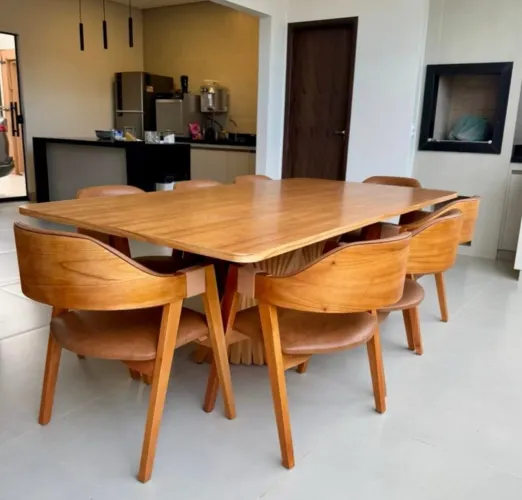 MESA DE JANTAR 2,20x1,10 COM 8 CADEIRAS POLTRONAS