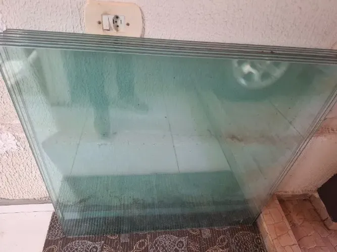 Vendo placas de vidro para decoração de pista paris ou passarela de Igreja