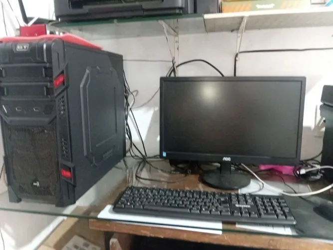 Vende- se computador de mesa completo 
