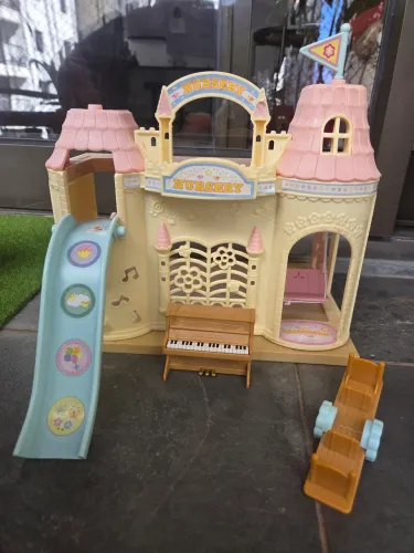 Conjunto Castelo Jardim de Infância Sylvanian Families 