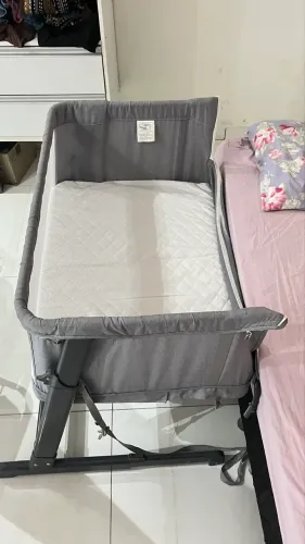 Berço que acopla na cama
