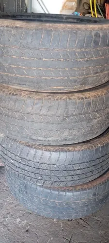 4 pneu de caminhonete por 200