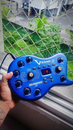 Pedaleira V-Amp 2 Behringer - Para guitarra