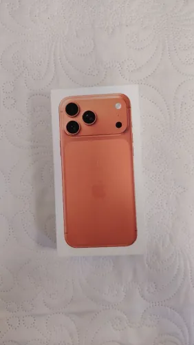 O telefone é novo zerado 