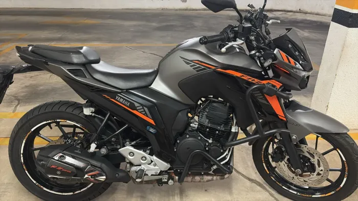 Fazer 250cc Modelo 24/25 FZ25 CINZA - MUITO NOVA - R$ 21.990,00