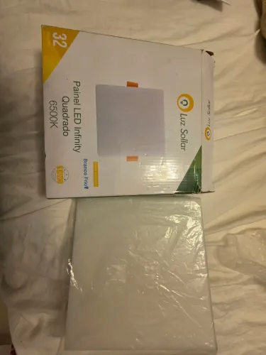 Luz de LED quadrado 6500K e 32 W nova na caixa. 