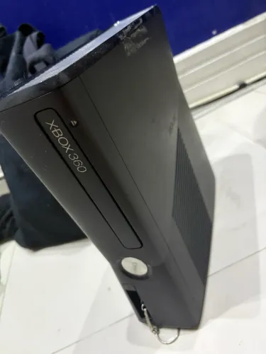 Vendo Xbox 360 pra sair logo