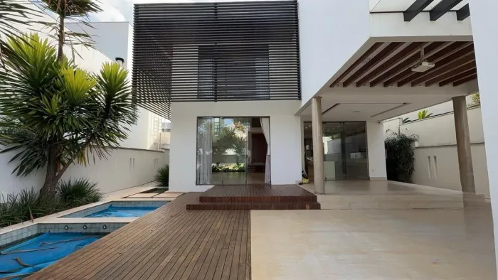 Casa com 3 suítes dormitórios para alugar, 268 m² por R$ 14.100/mês - Jardins Gênova - Ube