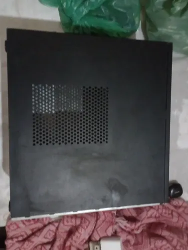 Gabinete PC Básico Preto - Estrutura Firme e Conservada