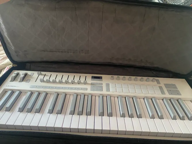 Controlador novation Mk4 pra sair logo
