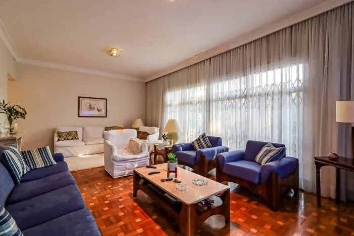 Casa comercial na Rua Bernardo de Freitas Azevedo, 31 700 m²