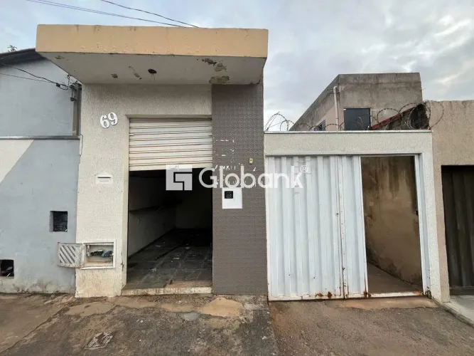 Casa com ponto comercial em Novo Delfino 120m2, 2 quartos.