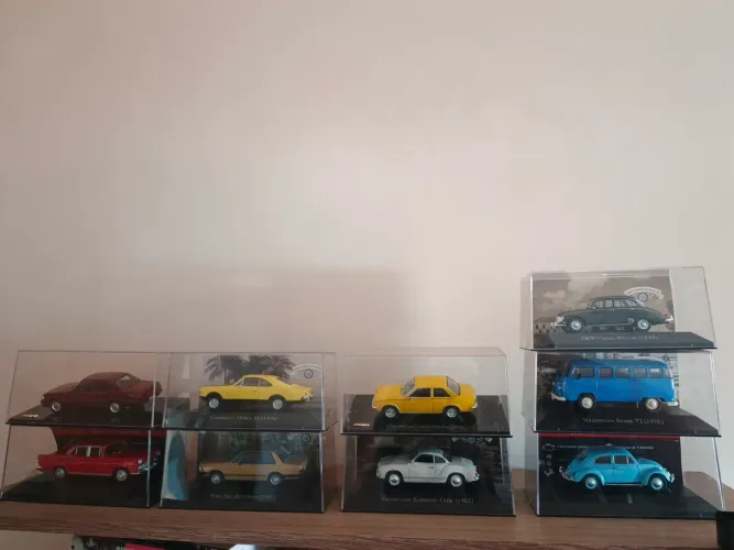 Miniaturas de carros antigos - colecionáveis