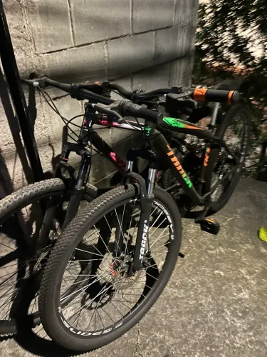 Duas bicicletas aro 29
