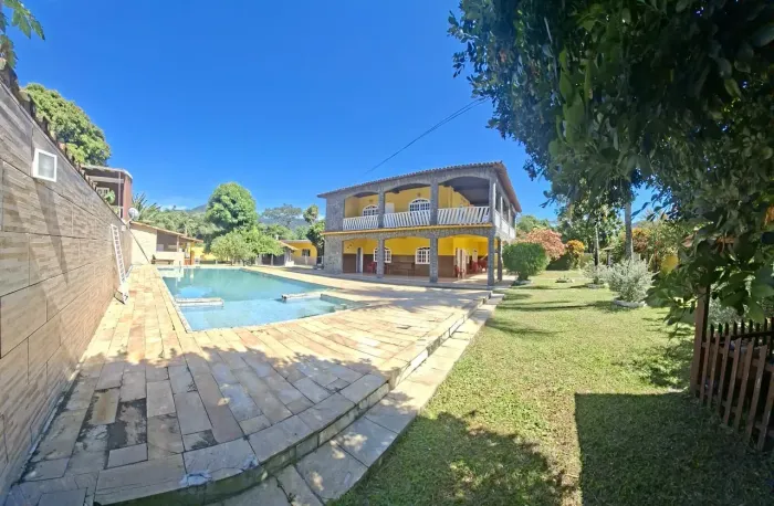 Imóvel para aluguel com 200 metros quadrados com 4 quartos