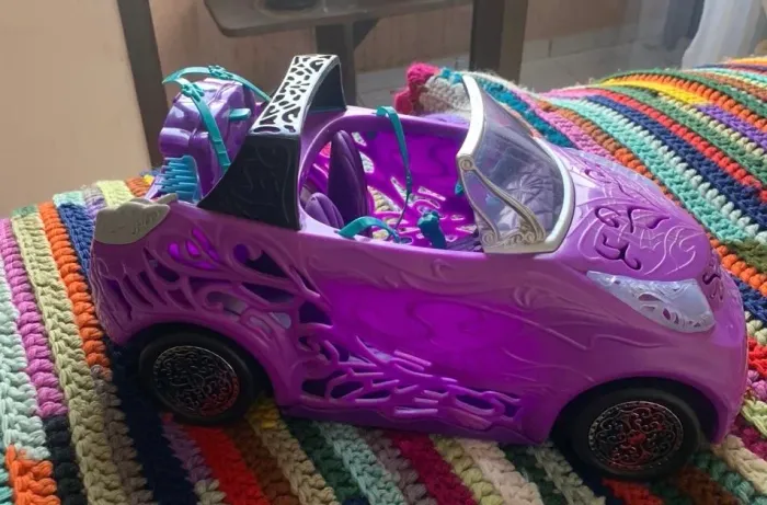 Carro roxo da Monster High