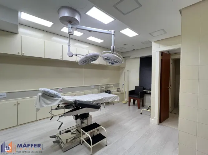 Espetacular Clínica de Cirurgia Médica toda montada à venda na Av. Carlos Gomes