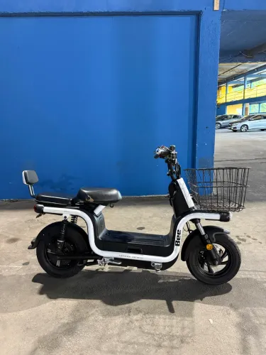 Scooter Bee U1 2025