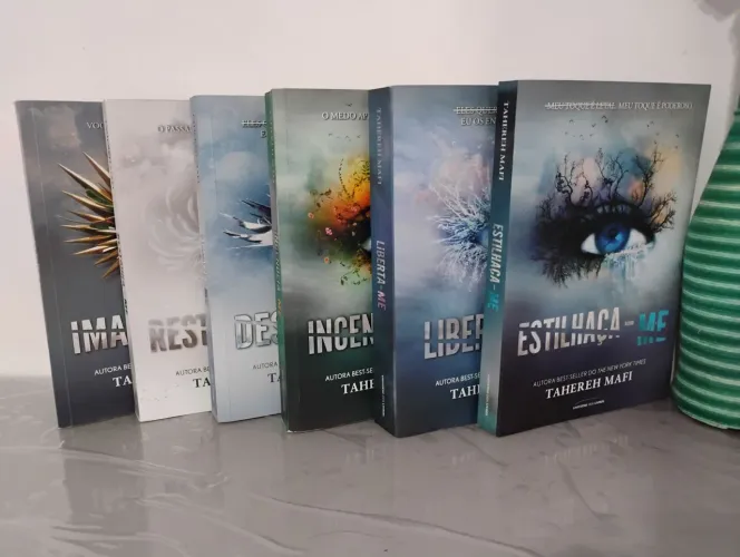 Saga estilhaça-me 
