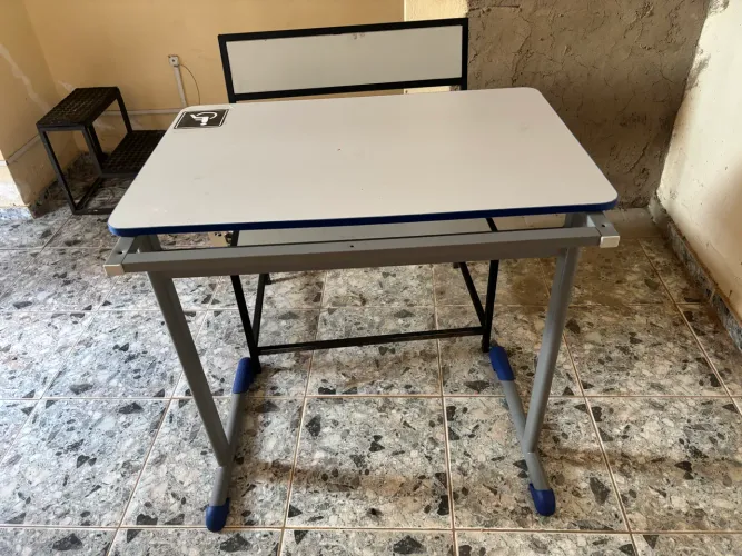 Mesa e cadeira escolar para obesos