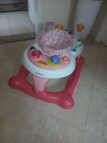 Andador marca cosco cor rosa