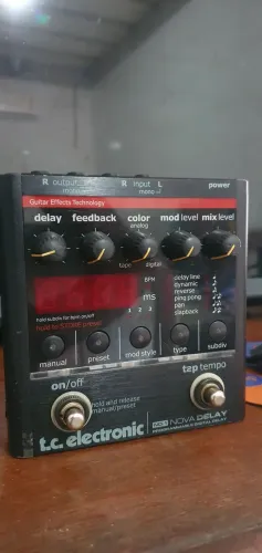 Pedal de guitarra nova delay
