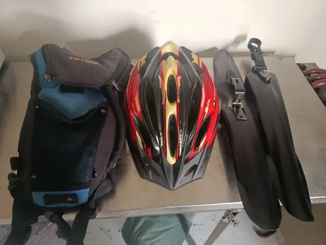 Capacete.mochila.paralamas.baratos