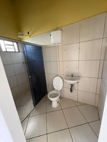 Casa de fundos - aluga-se