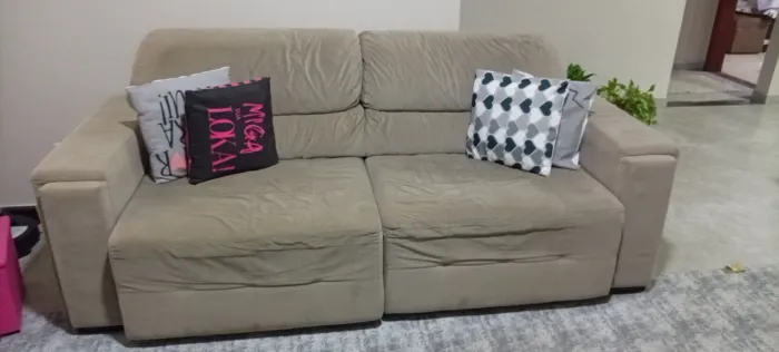 Vendo sofá com assentos reclinável
