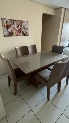 Mesa de jantar com 6 cadeiras - madeira + vidro temperado