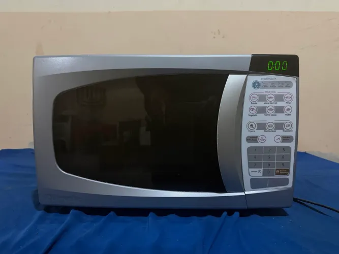Microondas Electrolux prateado! Novo