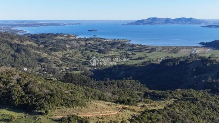 Terreno rural com 8,3 hectares e vista para a Lagoa de Imaruí