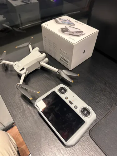 Drone DJI MINI 3 com tela ! Muito novo - Não aceito troca !