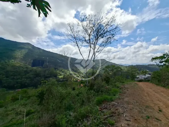 Terreno em condomínio, 630 m2, em declive suave, à venda no bairro Posse. Teresópolis - RJ