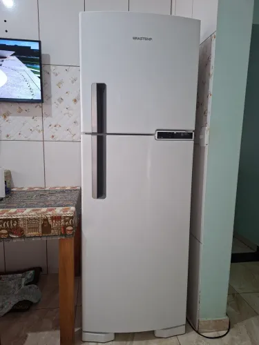 Vendo geladeira Brastemp frost free 375 litros.