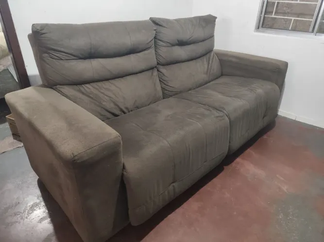 Sofá de 2 lugares marrom 2,10m