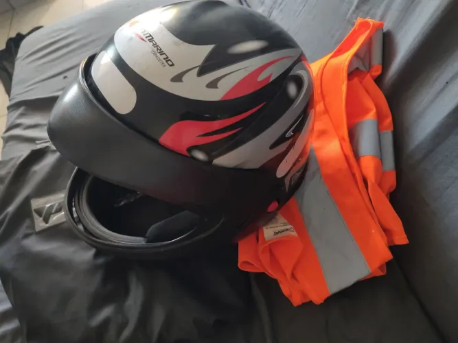 Capacete + Capa de chuva