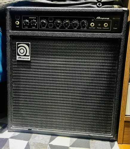 Ampeg BA112 v2 amplificador para contra baixo