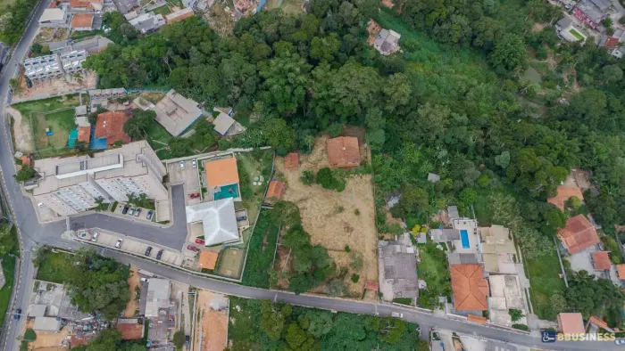 Terreno estratégico no centro de Vargem Grande Paulista/SP