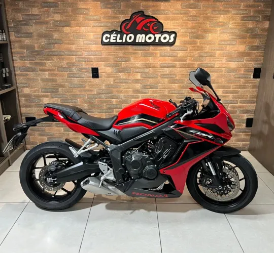 CBR 650 R VERMELHA 2024/2024