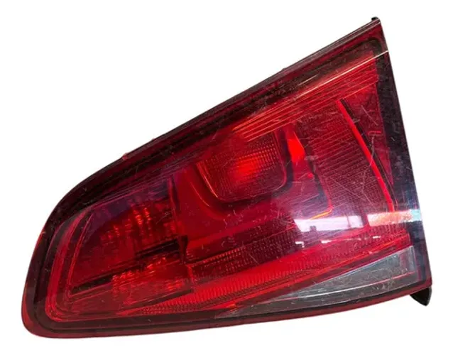 Lanterna Tampa Esquerda S/led Volkswagen Golf 2014 Esquerdo/motorista Vermelho