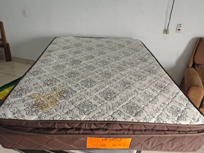 COLCHÃO CASAL DE MOLAS USADO R$450 ENTREGA GRÁTIS 