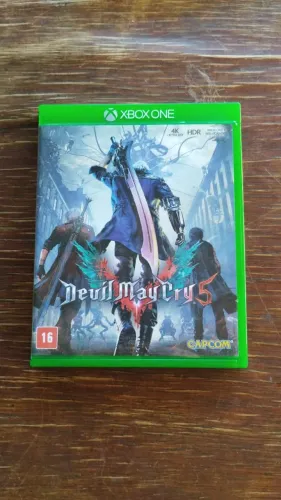 Devil May Cry 5 em mídia física original para o Xbox One