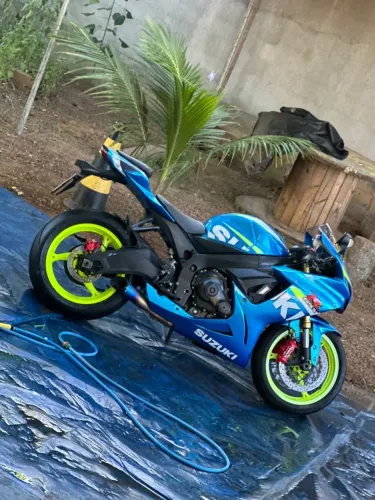 Estou avaliando propostas troca Suzuki GSX-R 750 W SRAD, 2015/2016.